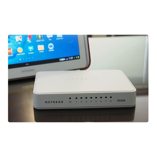 Przełącznik NETGEAR FS208